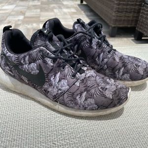 Nike Roshe Run size 10